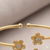 Floral-Design-AD-Silver-Stone-closeup